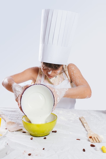 Kucharz przygotowujący danie